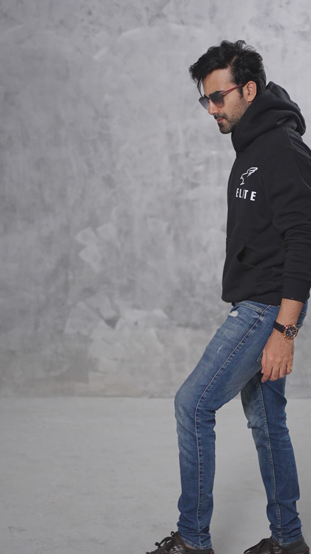 Load video: Elite Signature